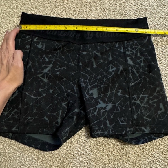 Size 6 lululemon tights - Picture 4 of 5